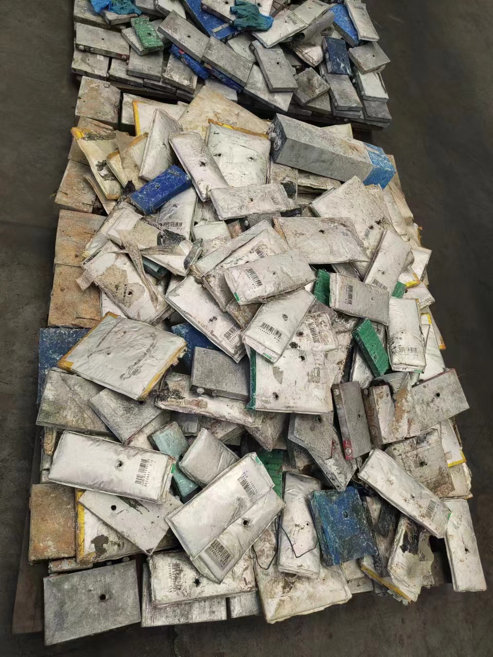 鋁包鋰電池的碳化處理與連續式碳化爐的應用