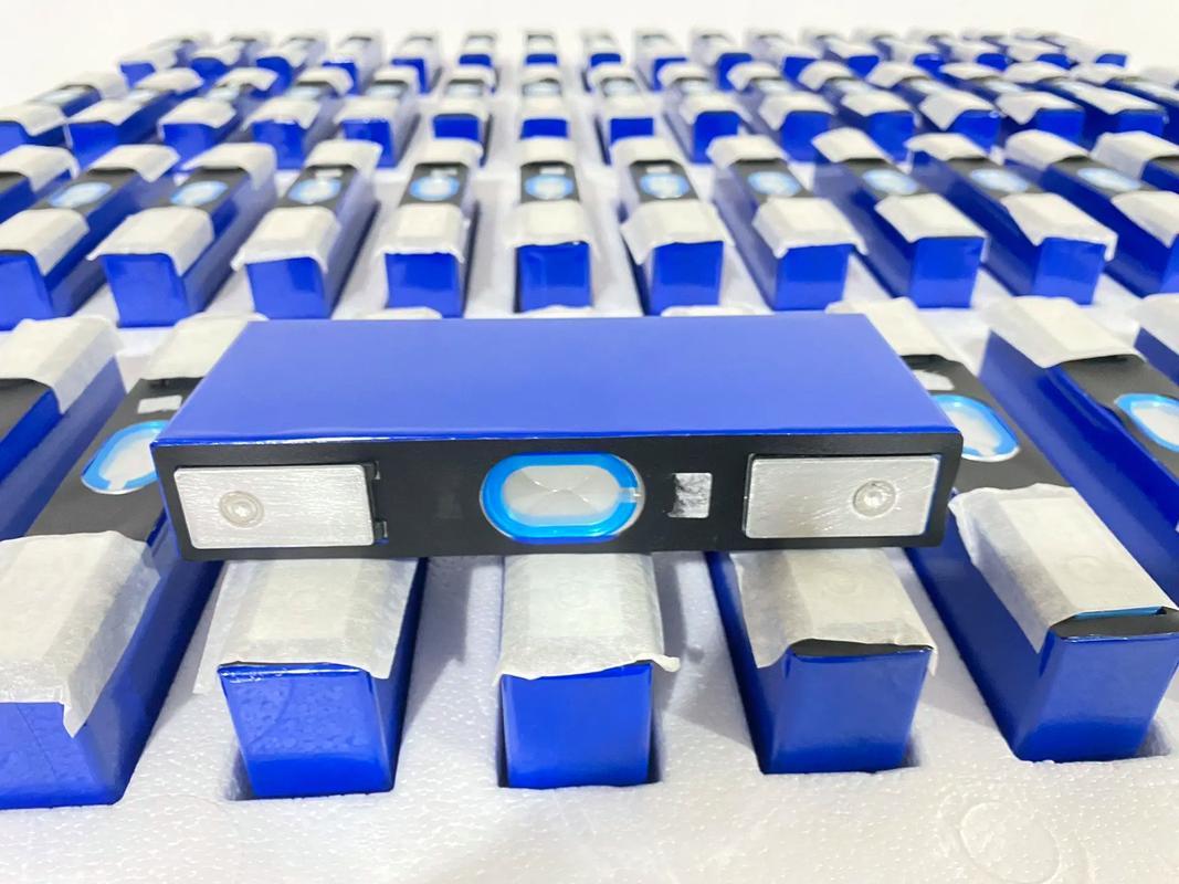 廢舊鋰電池打粉造粒：多環節精細工藝助力有價金屬回收