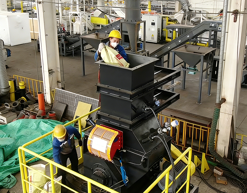 鋰電池?zé)峤饣厥辗鬯樵O(shè)備--單軸撕碎機